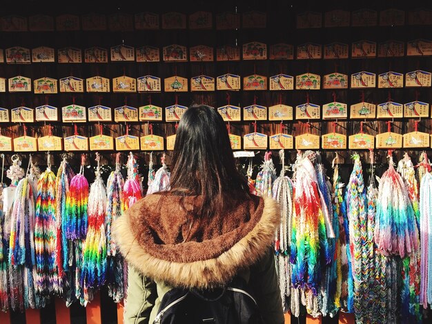 How to Shop for Vintage Clothing: Unique Finds in the US