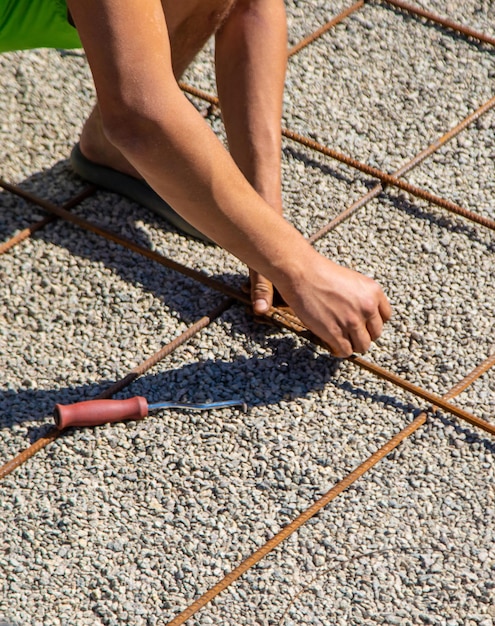 A step-by-step visual guide showing how to install a simple gravel pathway in a backyard. The guide includes instructions on preparing the ground, laying down landscape fabric, and spreading gravel evenly to create a neat and attractive pathway.